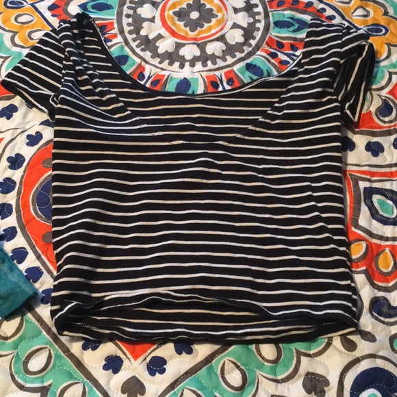 crop top - Picture 2 of 3